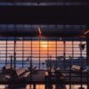 44夕暮れの空港