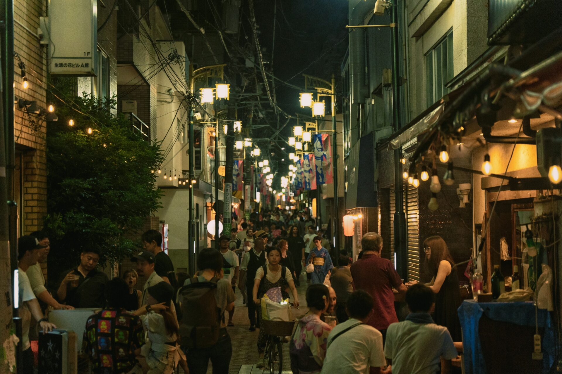 夜の商店街